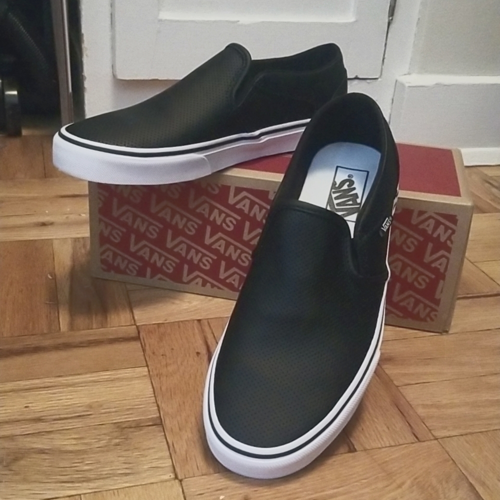 NWOT M7.5 W9 Vans Black Leather Slip On Sneakers